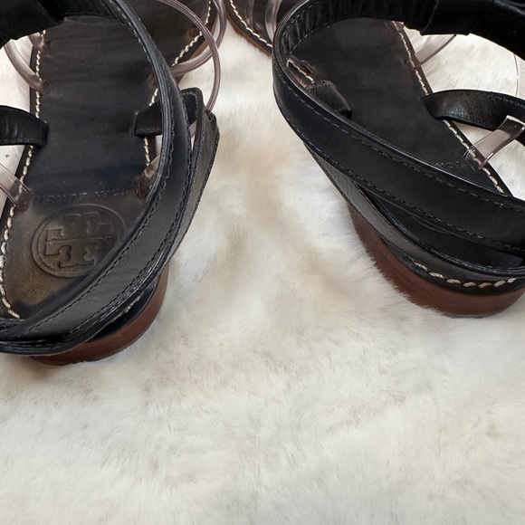 Tory Burch navy and Gold Bow Sandals - Picture 5 of 11